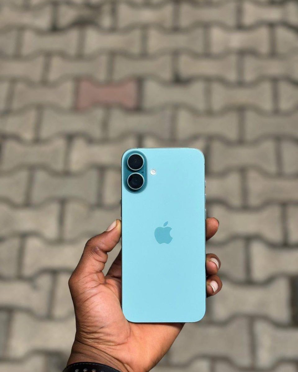 iPhone 16 128 (seminuevo)